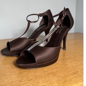 The Touch of Nina Gamblet Satin Leather Heels Chocolate, SZ US 9 EUR 39 Prom